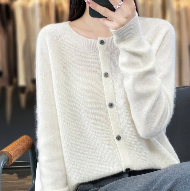 Mariana - Cozy Wool Cardigan